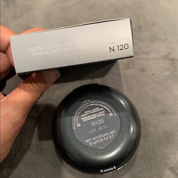 Cover FX Total cover cream‎ foundation - Picture 2 of 2